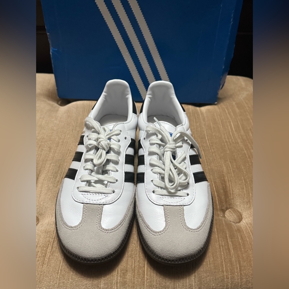 Adidas Samba White and Black Classic Sneakers - Picture 6 of 6